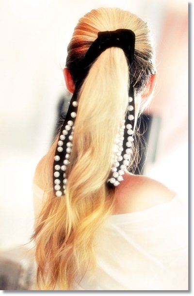 loose ponytail - pearl ribbon