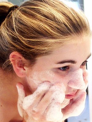 sev-girl-washing-face-062810-mdn